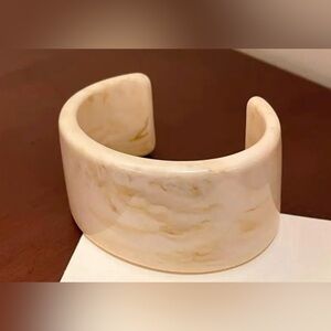 Cuff acrylic bracelet - Oversized retro marble style